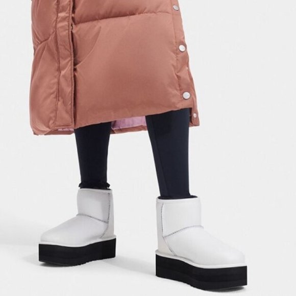 UGG Women's Classic Mini Platform Boot - Picture 3 of 11